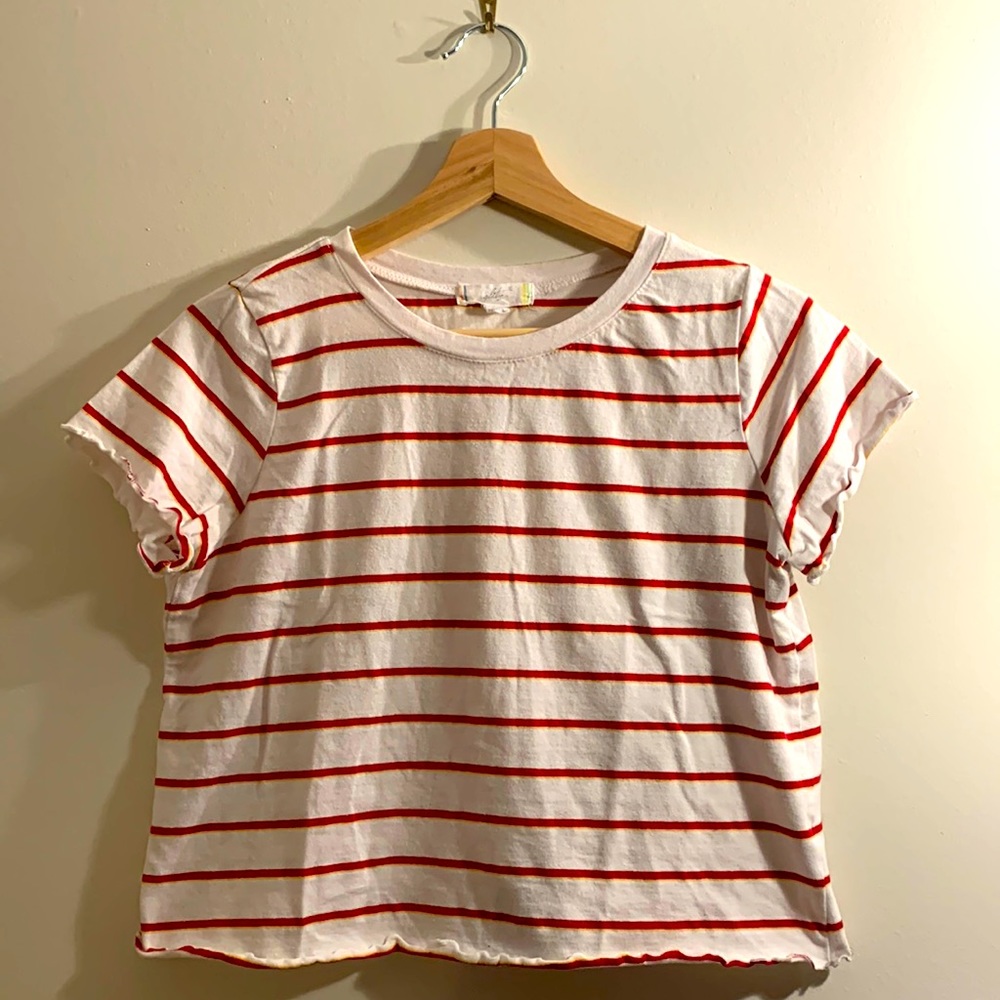 Glitz White Crewneck Crop with Red Stripes and Scallop Ruffled Edges (Size XL)